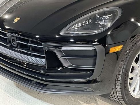 Certified 2025 Porsche Macan image 11