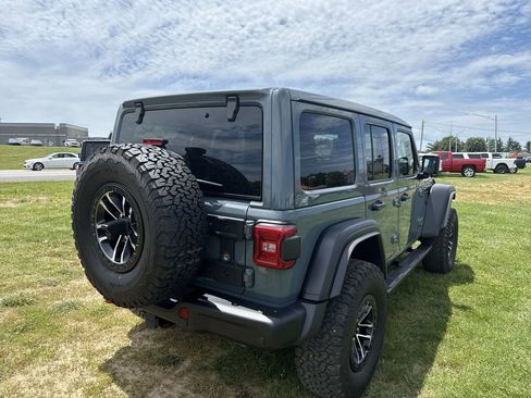 Used 2025 Jeep Wrangler Unlimited Rubicon w/ XTREMEE 35" Tire Package AWD/4WD image 13