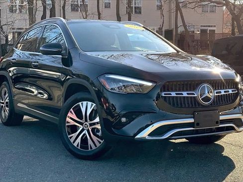 Used 2025 Mercedes-Benz GLA 250 4MATIC image 1