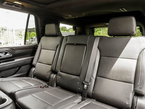 Used 2022 Chevrolet Tahoe Z71 w/ Luxury Package AWD/4WD image 40