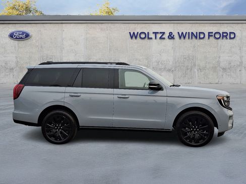 Used 2025 Ford Expedition Platinum w/ Stealth Appearance Package AWD/4WD image 7