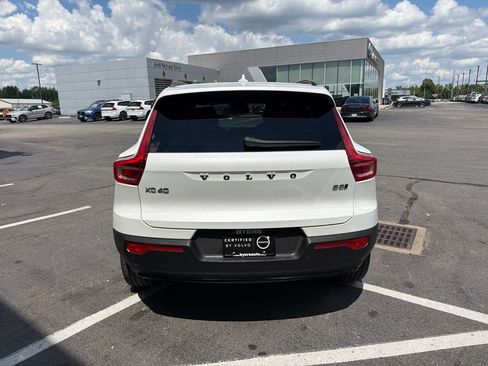 Certified 2024 Volvo XC40 B5 Core AWD/4WD image 3
