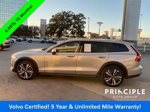 Certified 2025 Volvo V60 B5 Cross Country Plus image 5