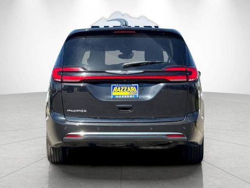 Used 2023 Chrysler Pacifica Touring-L FWD image 4