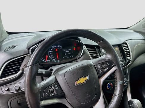 Used 2018 Chevrolet Trax LT w/ LT Convenience Package AWD/4WD image 10