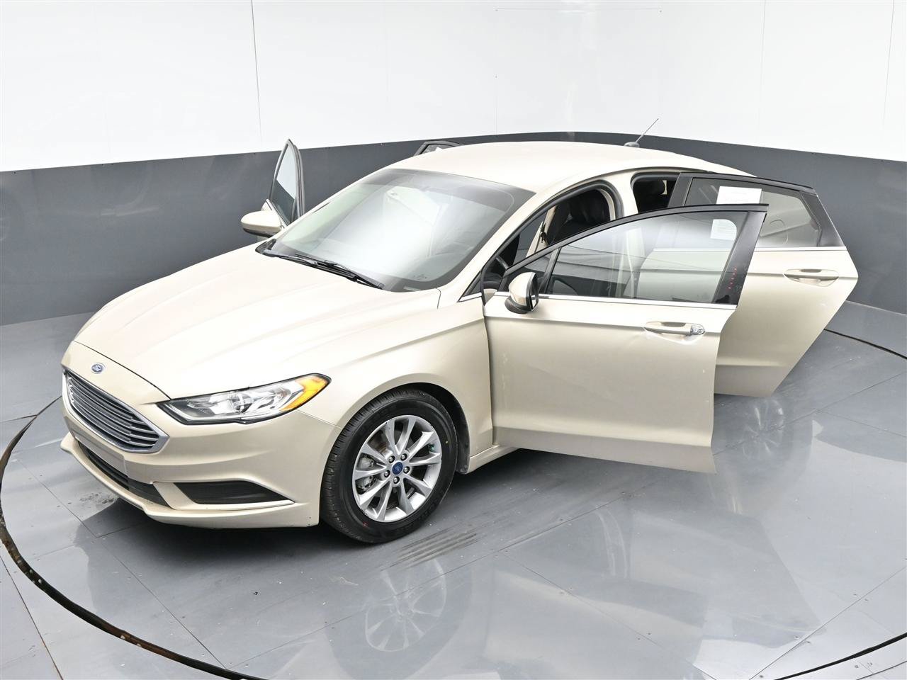 Used 2017 Ford Fusion SE w/ Fusion SE Technology Package FWD image 39