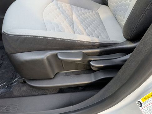 Used 2021 Chevrolet Equinox LS image 22