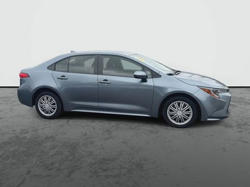 Used 2022 Toyota Corolla LE FWD image 2