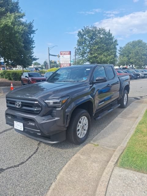Used 2025 Toyota Tacoma SR5 AWD/4WD image 3
