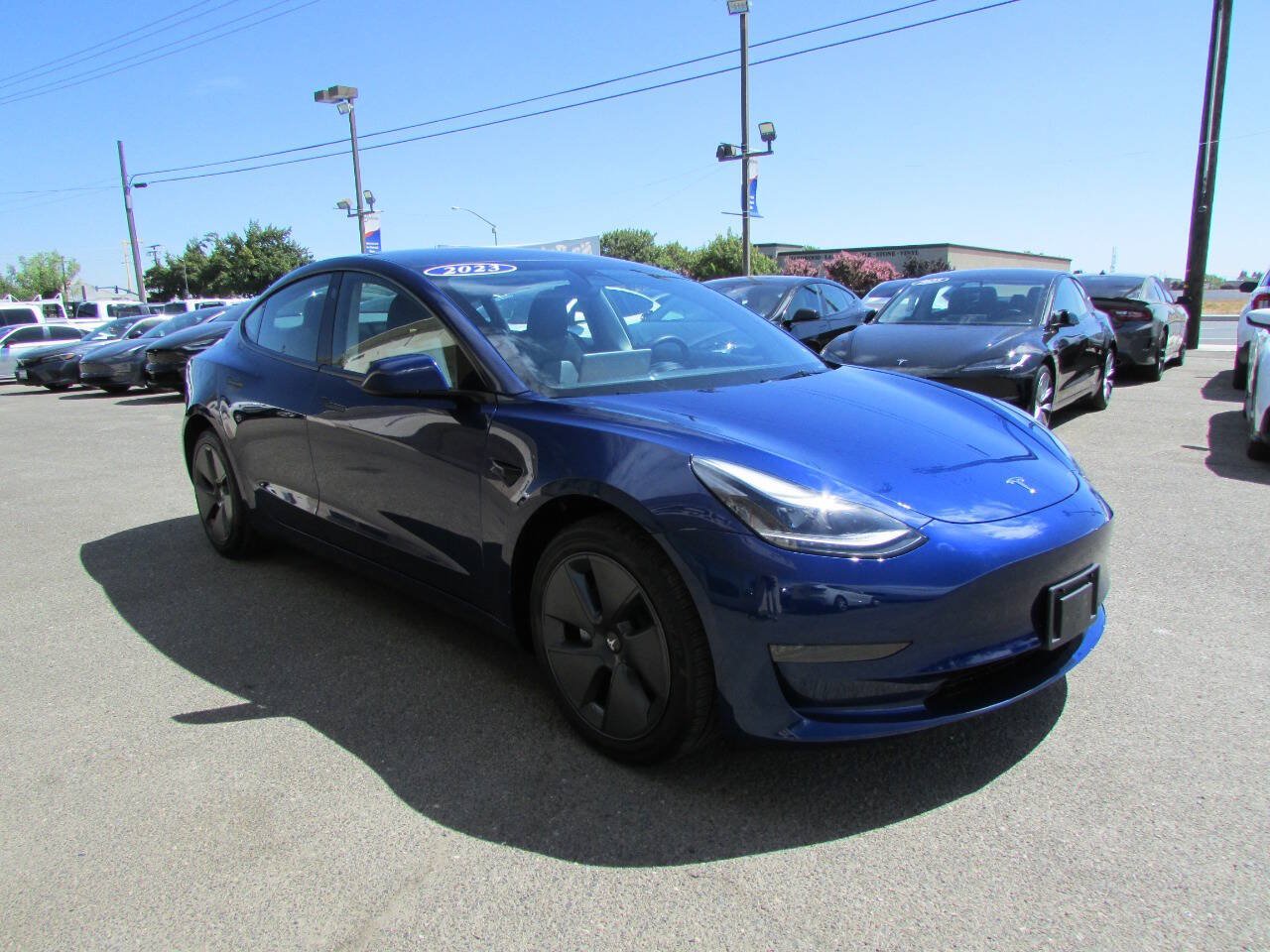 Used 2023 Tesla Model 3 Standard Range RWD image 2