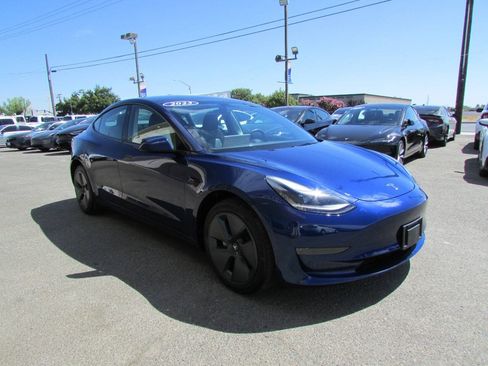 Used 2023 Tesla Model 3 Standard Range RWD image 2