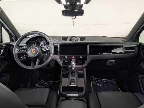 Certified 2025 Porsche Macan image 20