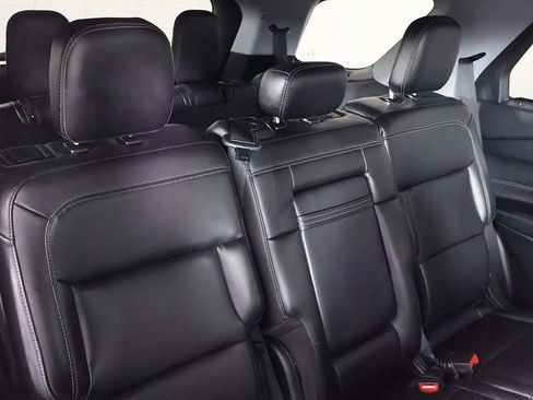 Used 2022 Ford Explorer XLT w/ Equipment Group 202A image 34