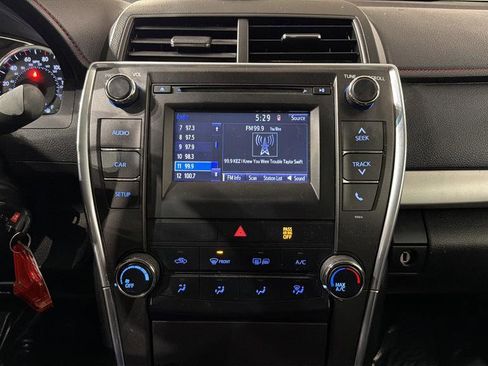 Used 2016 Toyota Camry SE image 15