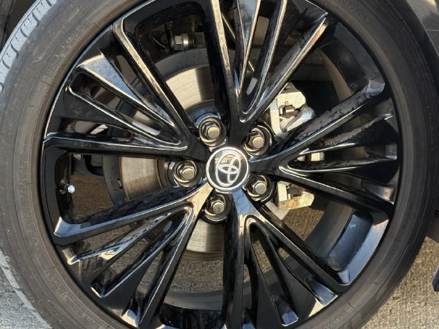 Used 2025 Toyota Prius FWD image 9