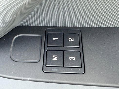 Certified 2025 Land Rover Defender 130 X-Dynamic SE image 23