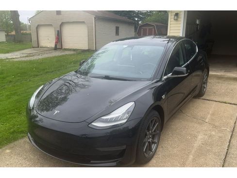 Used 2020 Tesla Model 3 Standard Range RWD image 1