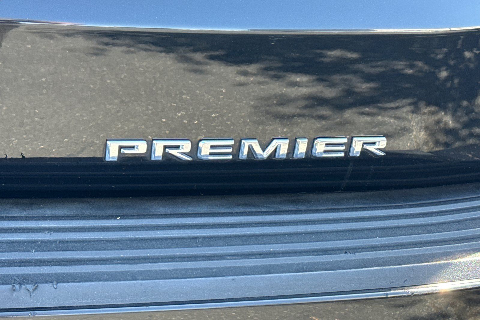 Used 2025 Chevrolet Tahoe Premier AWD/4WD image 38