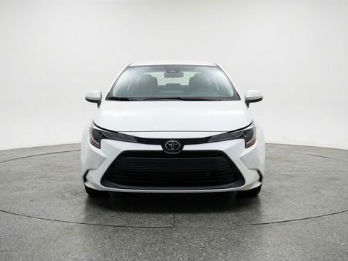 Used 2025 Toyota Corolla LE FWD image 2