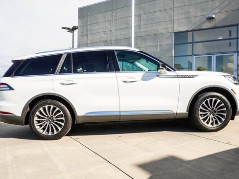 Used 2020 Lincoln Aviator Reserve w/ Equipment Group 201A image 8