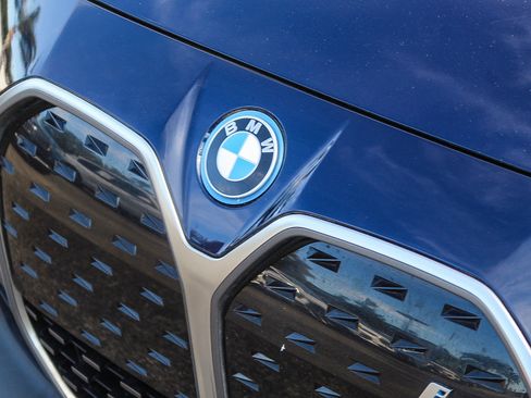 Certified 2024 BMW i4 eDrive35 w/ Convenience Package image 9