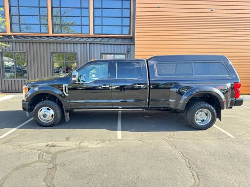 Used 2019 Ford F350 Platinum w/ Platinum Ultimate Package AWD/4WD image 2