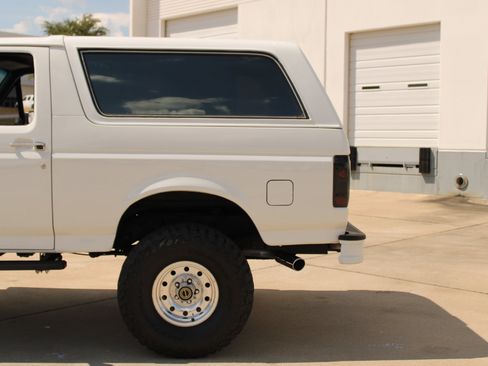 Used 1993 Ford Bronco XLT AWD/4WD image 29