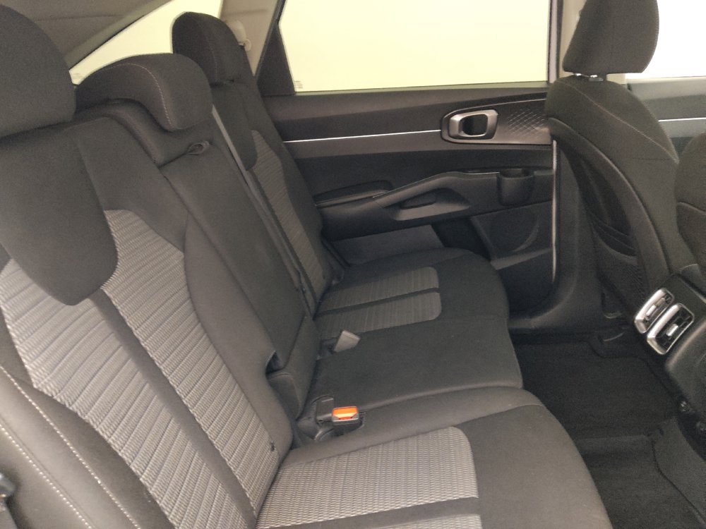 Used 2022 Kia Sorento LX FWD image 19