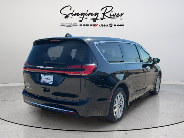 Used 2024 Chrysler Pacifica Touring-L FWD image 7