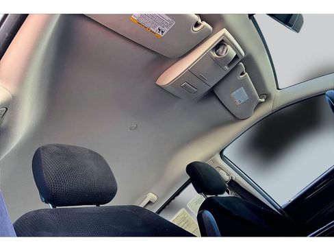 Used 2018 Dodge Grand Caravan w/ UConnect Hands-Free Group image 17