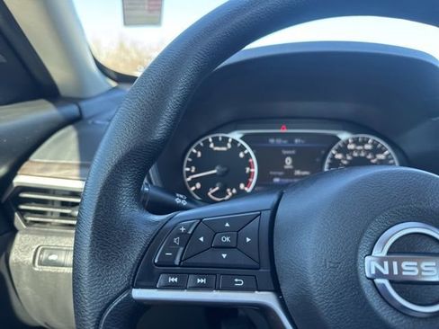 Used 2024 Nissan Altima 2.5 SV image 10