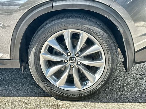 Used 2019 INFINITI QX50 Luxe w/ Navigation Package FWD image 12