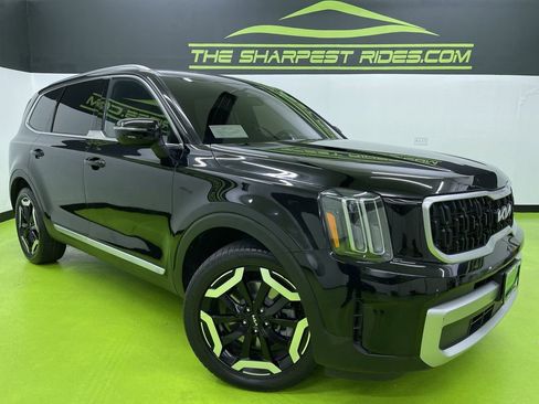 Used 2023 Kia Telluride EX w/ EX Captain's Chair Package image 1