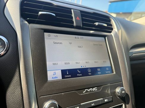 Used 2020 Ford Fusion SE FWD image 14