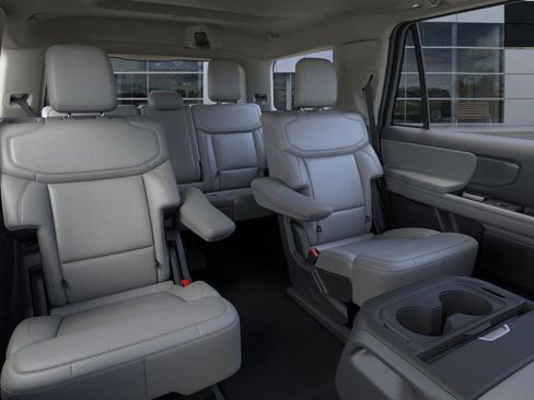 New 2025 Ford Expedition Active image 31