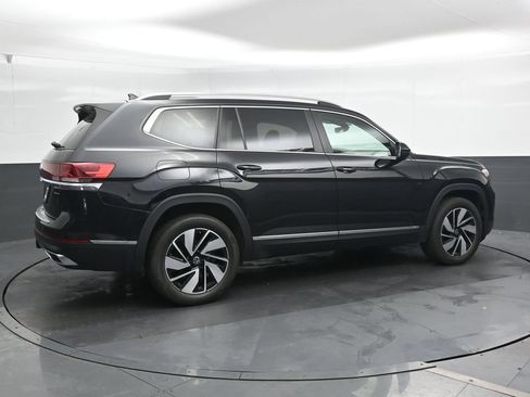 Used 2024 Volkswagen Atlas SEL AWD/4WD image 2