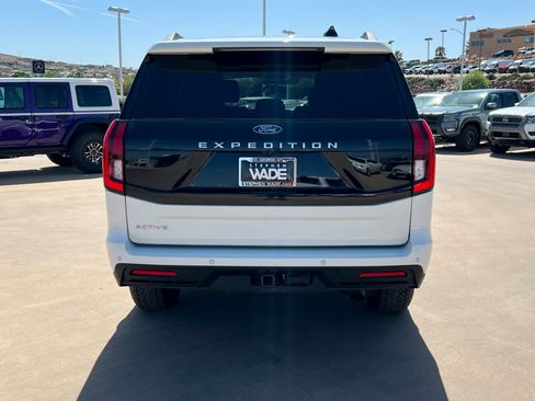 Used 2025 Ford Expedition Active AWD/4WD image 5