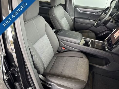 Used 2025 GMC Acadia Elevation image 26