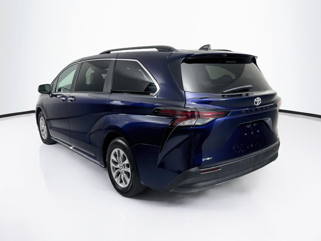 Used 2026 Toyota Sienna XLE FWD image 7