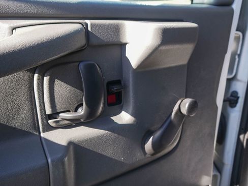 Used 2011 Chevrolet Express 1500 w/ Chrome Appearance Package image 15