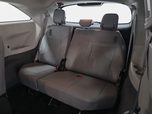 Certified 2024 Toyota Sienna XLE FWD image 34