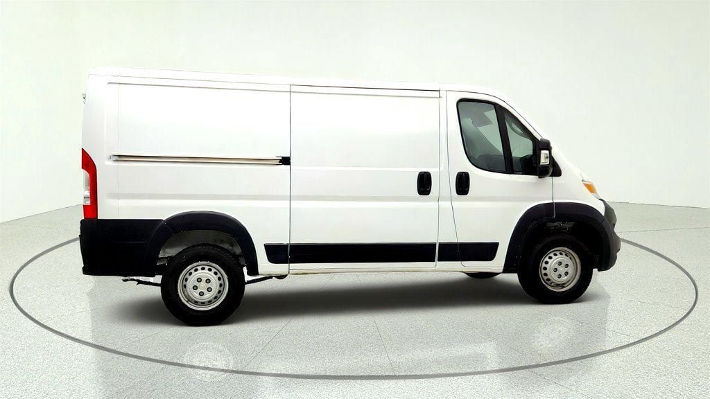 Used 2025 RAM ProMaster 2500 w/ Convenience Group FWD image 4