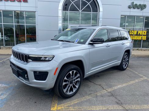 Used 2023 Jeep Grand Cherokee L Overland w/ Rear Seat Video Group I AWD/4WD image 7