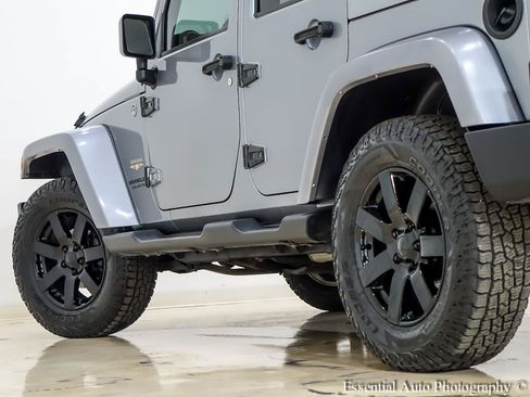 Used 2015 Jeep Wrangler Unlimited Sahara w/ Dual Top Group AWD/4WD image 11