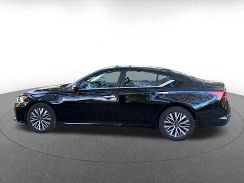 Used 2025 Nissan Altima 2.5 SV image 4