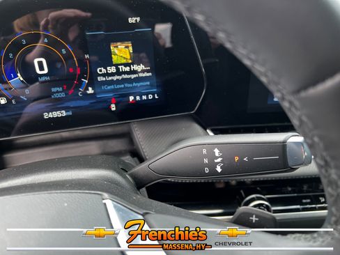Used 2025 Chevrolet Equinox LT AWD/4WD image 16