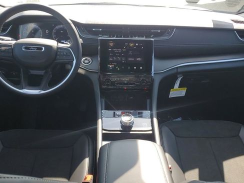 New 2025 Jeep Grand Cherokee Altitude image 12