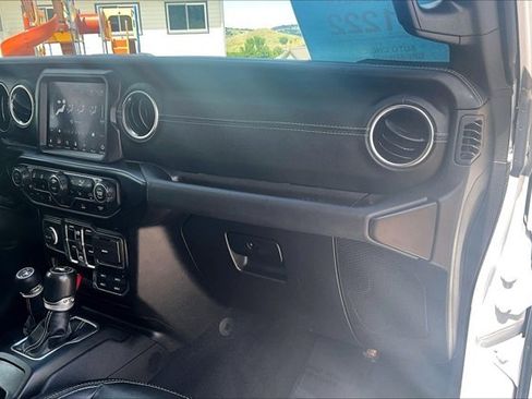 Used 2022 Jeep Wrangler Unlimited Sahara w/ Cold Weather Group AWD/4WD image 26