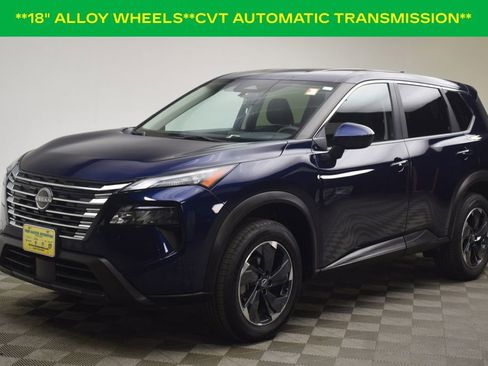 Used 2024 Nissan Rogue SV image 3