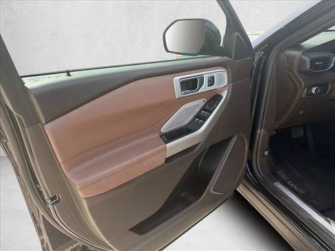 Used 2023 Ford Explorer King Ranch w/ Technology Package RWD image 10